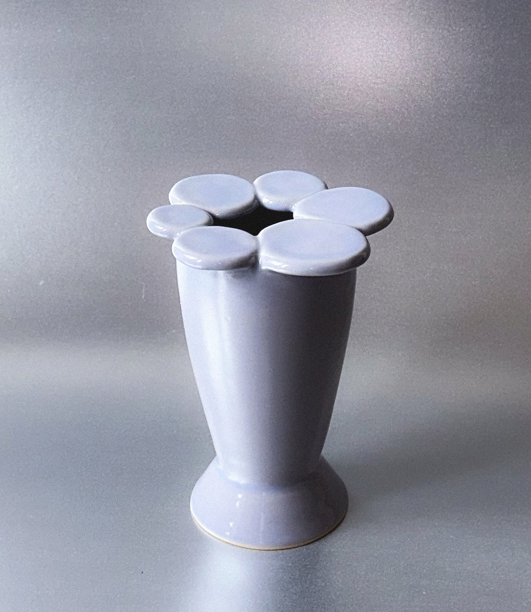 ari flower vase